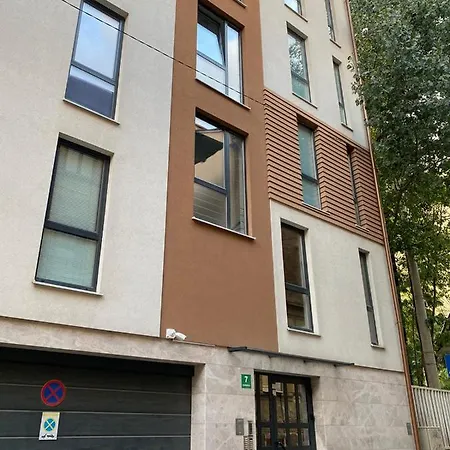 New Modern In The Center Apartment